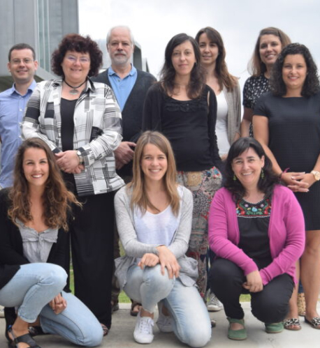 Pensaches en reunirte coas amizades da universidade?  Dentro da comunidade atoparás os teus antigos compañeiros e compañeiras universitarios. Poderás volver establecer o contacto, velos e, lembrar experiencias compartidas.